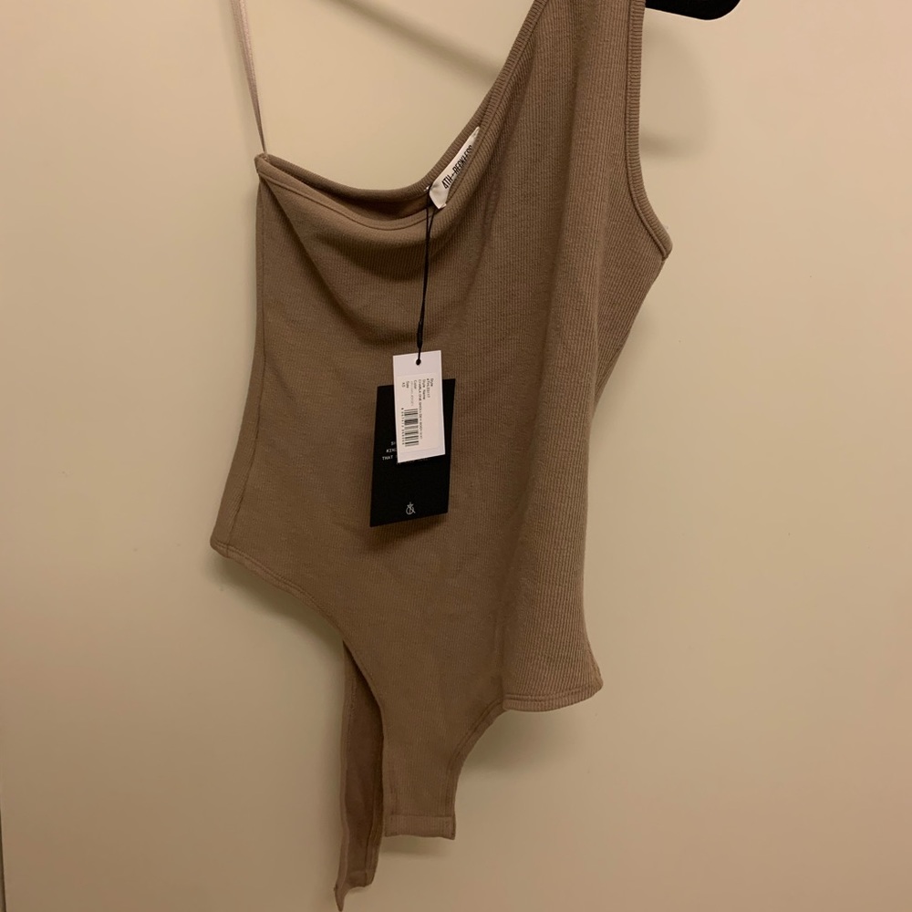 One-Shoulder Ribbed Bodysuit - Picture 3 of 6